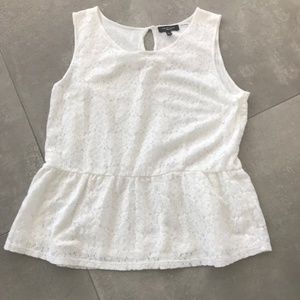 White lace stretchy sleeveless top size XL